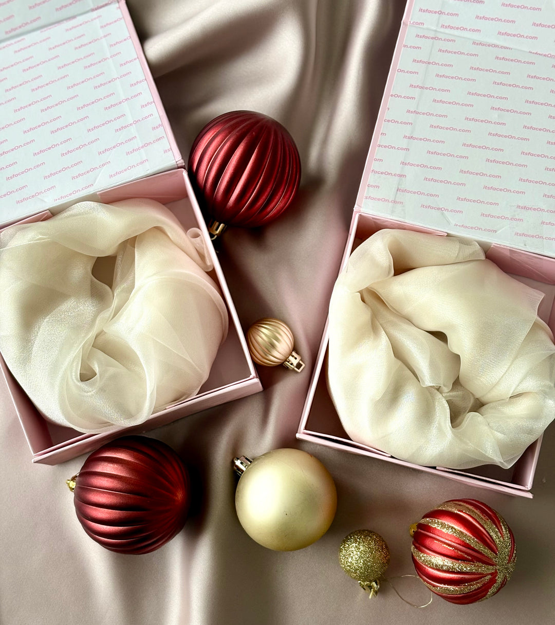 FaceOn Holiday Gift Set – Limited Edition in Cranberry Silk & Champagne Toast